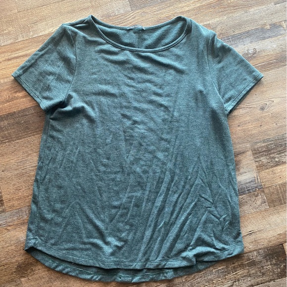 NWOT Pink Clover Button Back Short Sleeve Shirt - Picture 3 of 9